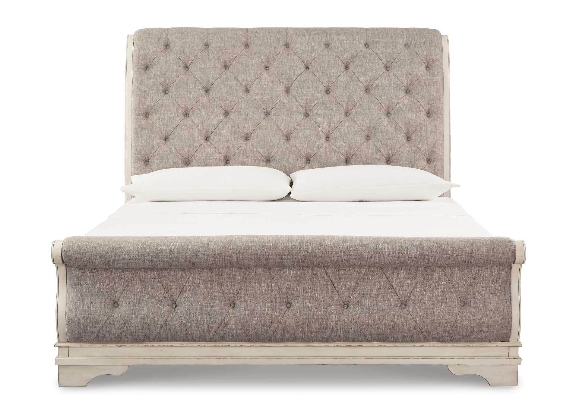 Realyn Queen Sleigh Bed front view