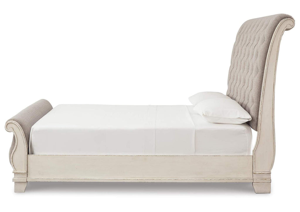 Realyn Queen Sleigh Bed side view