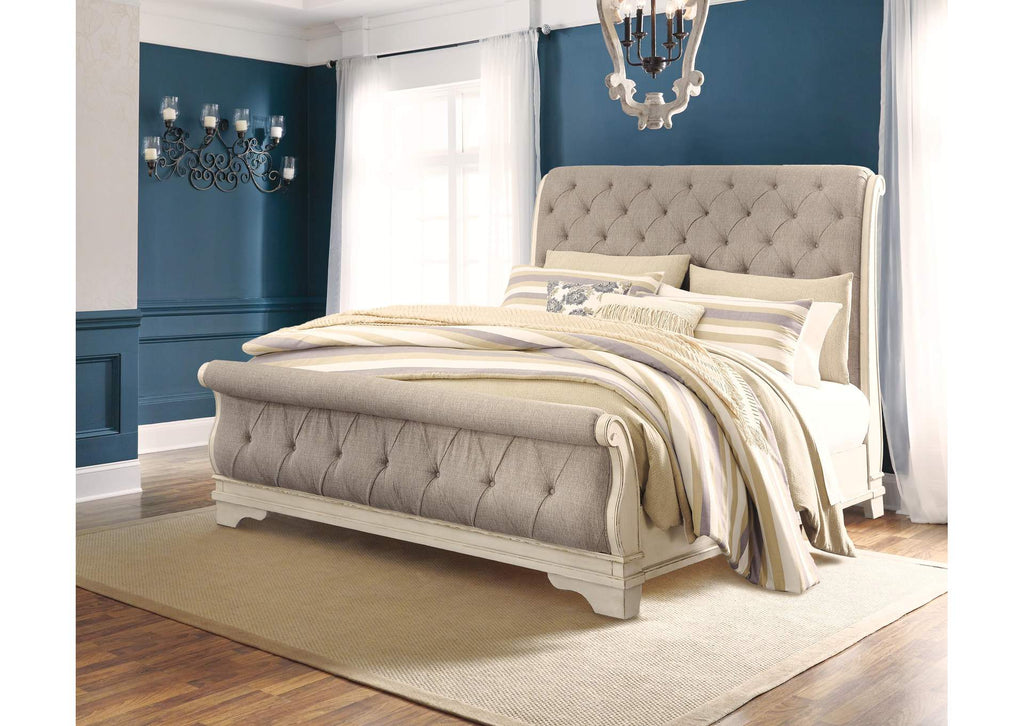 Realyn Queen Sleigh Bed with Dresser