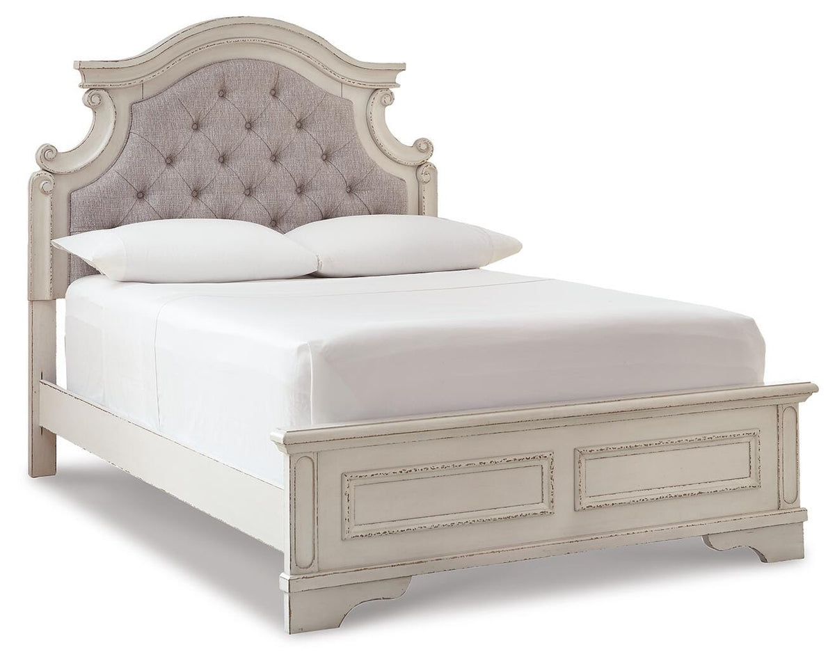 Realyn Full Panel Bed in Chipped White, angle view