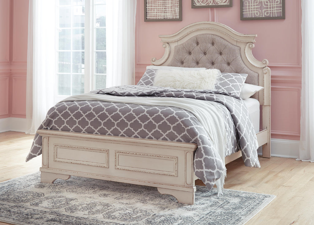 Realyn Full Panel Bed in Chipped White, alternate view 3