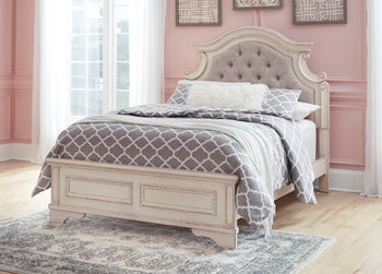 Realyn Full Panel Bed in Chipped White