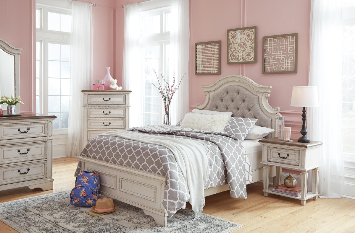 Realyn Full Panel Bed in Chipped White, lifestyle view