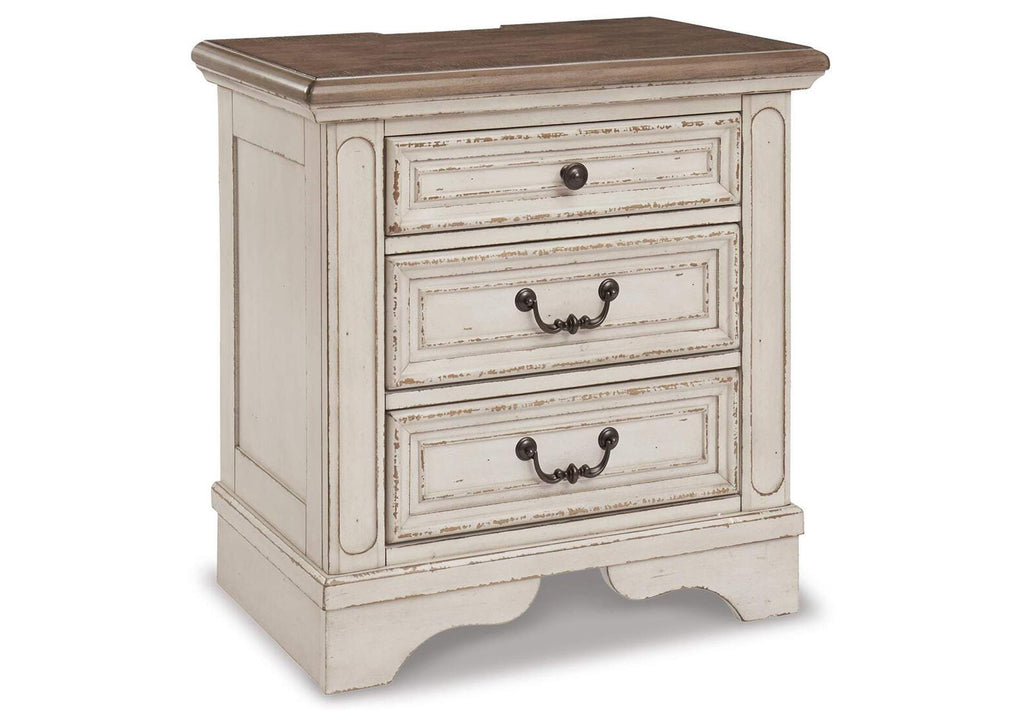 Realyn Queen Upholstered Panel Bed with Mirrored Dresser and 2 Nightstands