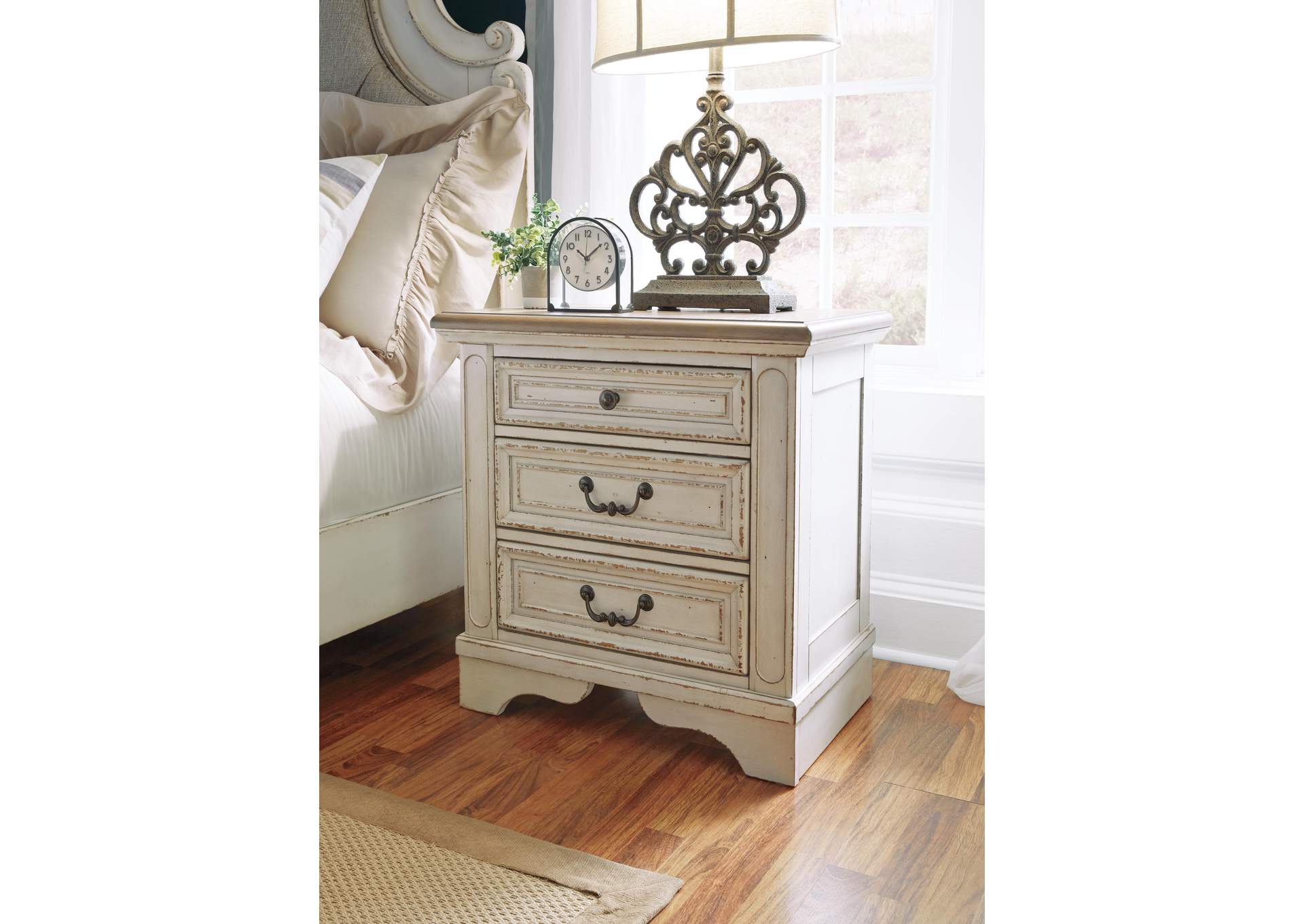 Realyn Queen Upholstered Panel Bed with Mirrored Dresser and 2 Nightstands