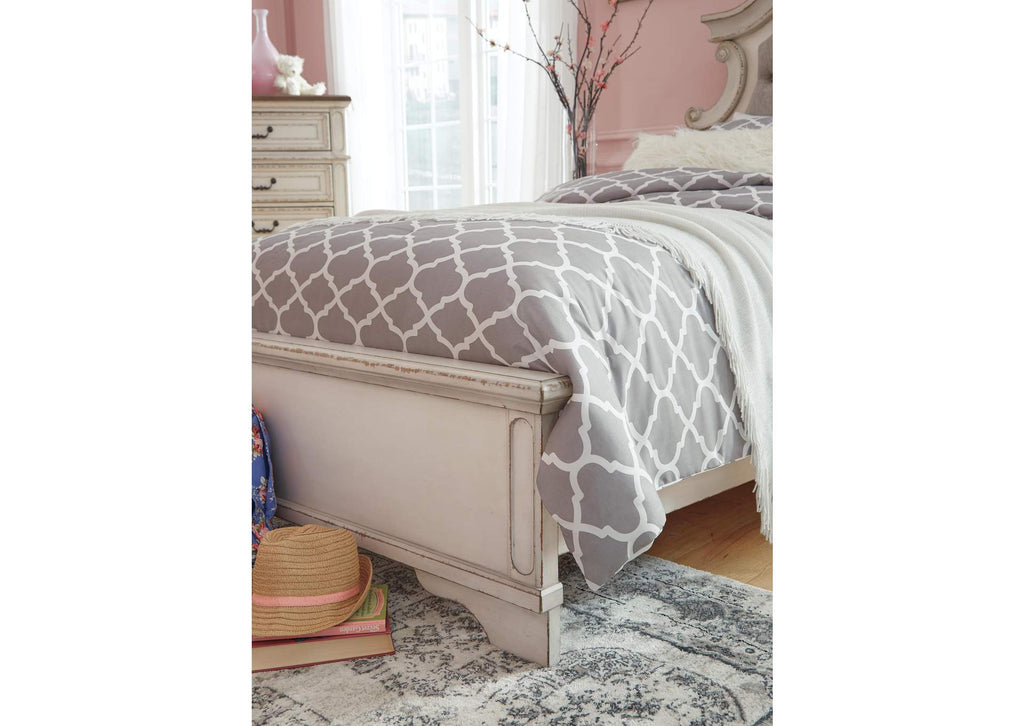 Realyn King Upholstered Panel Bed detail