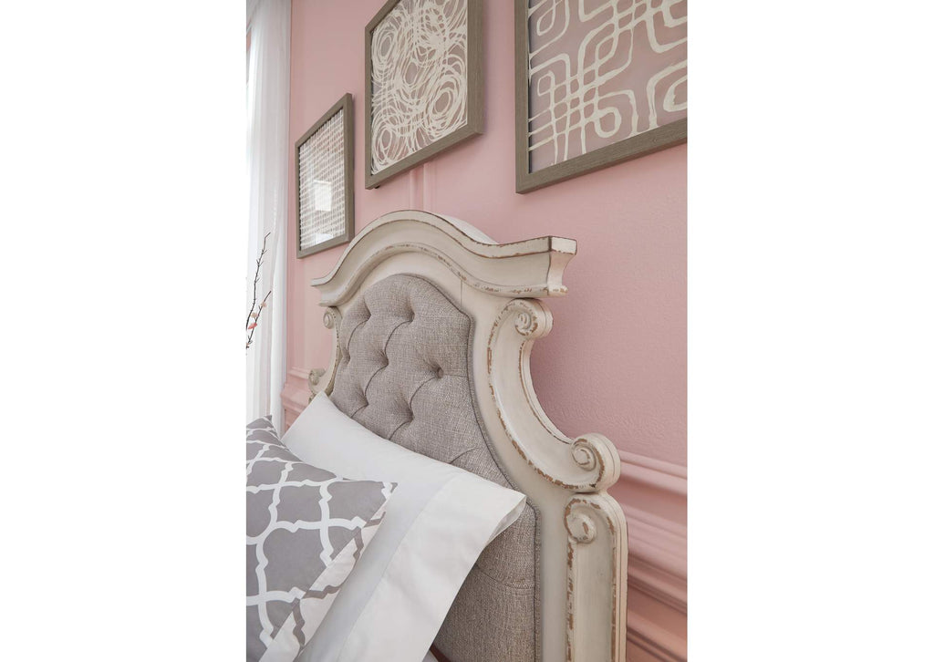 Realyn California King Upholstered Panel Bed detail
