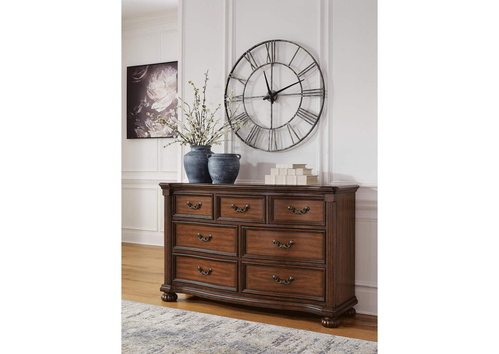 Lavinton King Poster Bed with Dresser