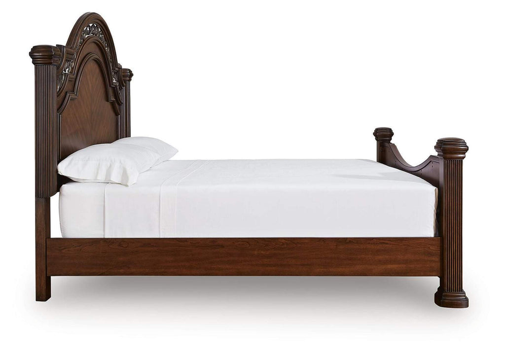 Lavinton King Poster Bed with Mirrored Dresser side view