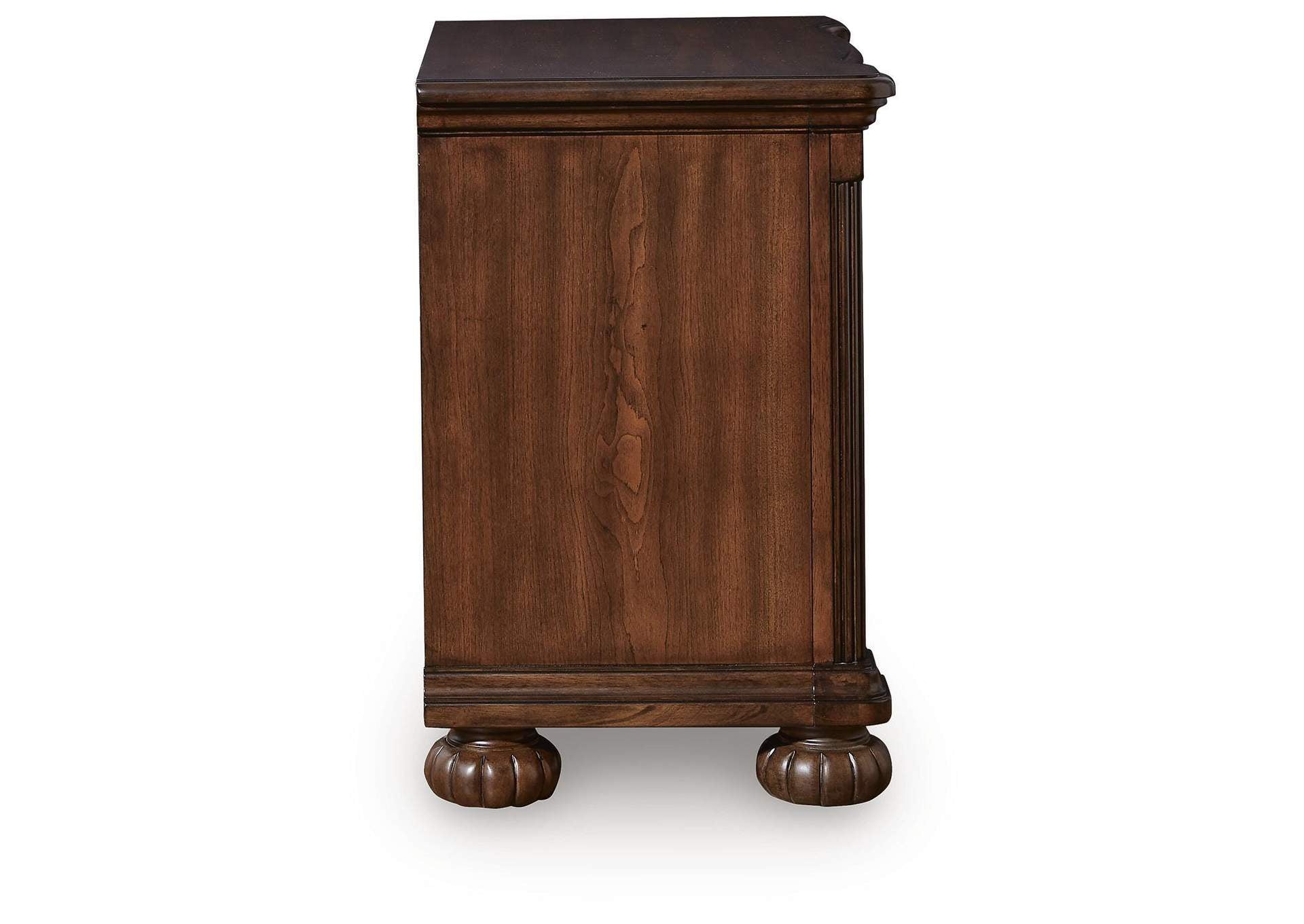 Lavinton California King Poster Bed, Dresser, Mirror and 2 Nightstands side view