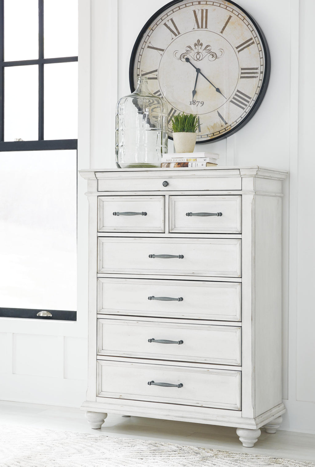 Kanwyn Chest of Drawers in Whitewash, alternate view 3
