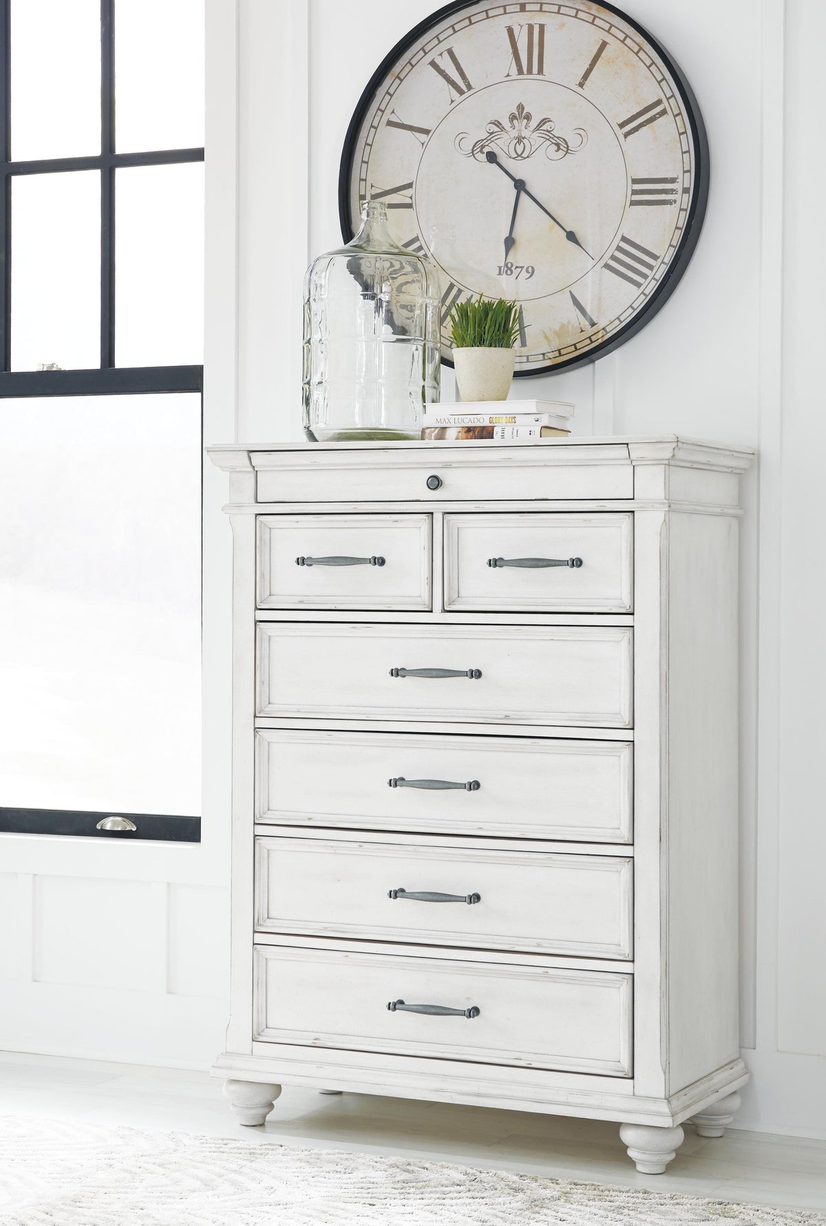Kanwyn Chest of Drawers in Whitewash, alternate view 3
