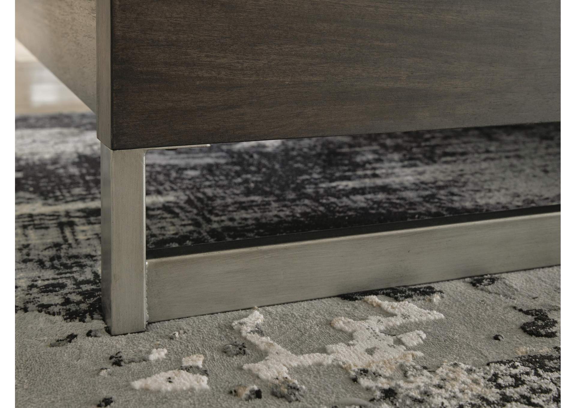 Arkenton King Panel Bed with Mirrored Dresser and 2 Nightstands detail