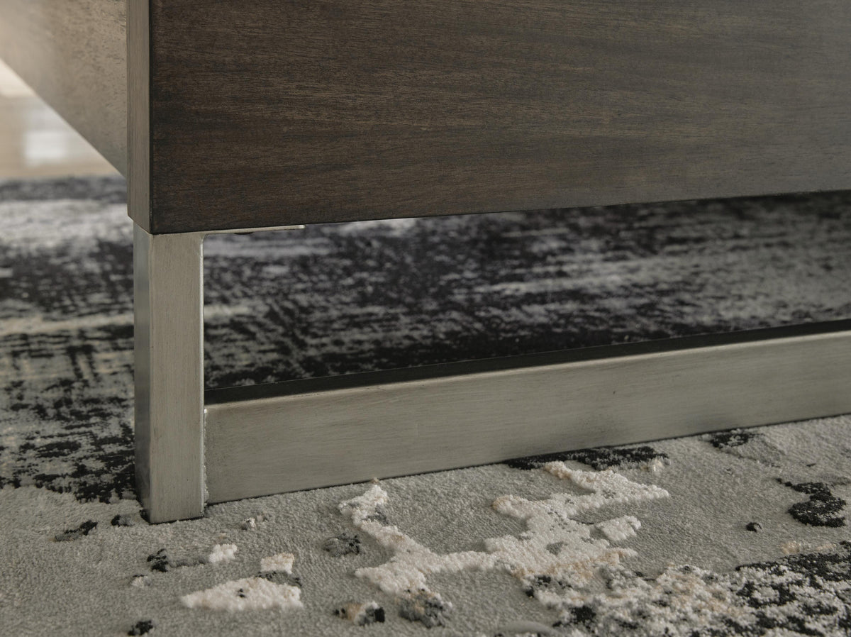 Arkenton King Panel Bed in Grayish Brown, detail view