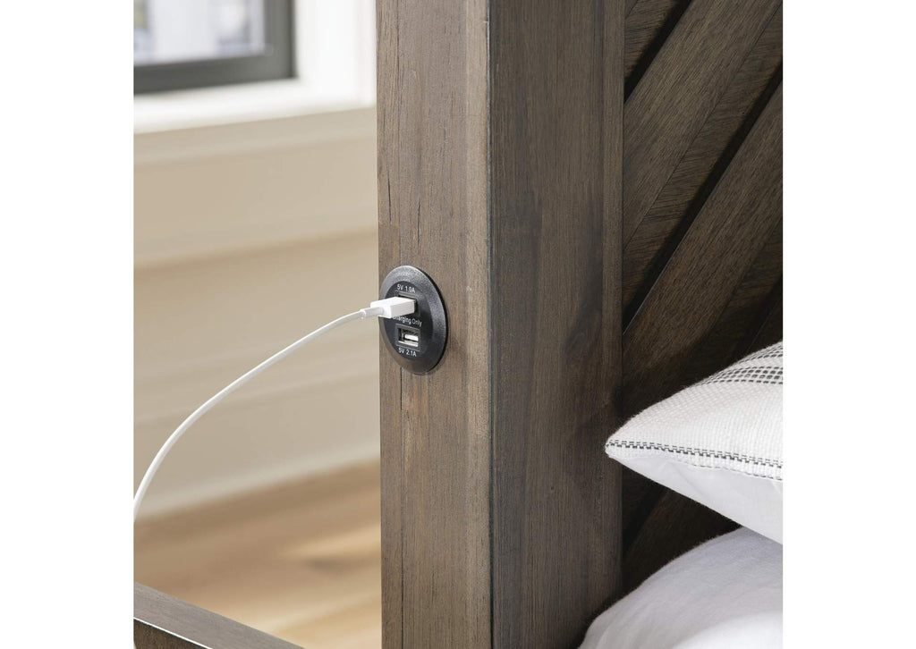 Arkenton King Panel Bed with Mirrored Dresser detail