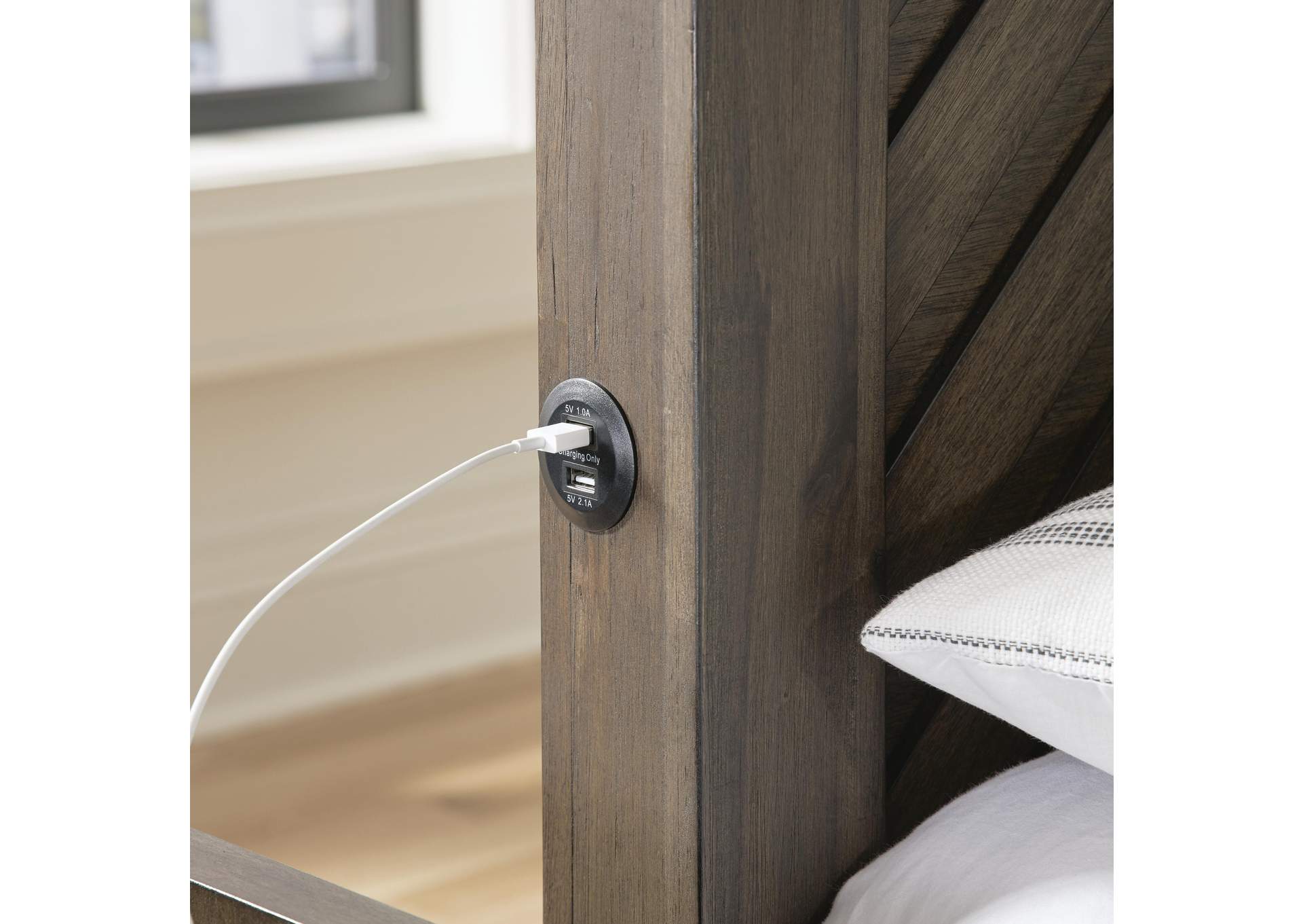 Arkenton King Panel Bed with Dresser detail