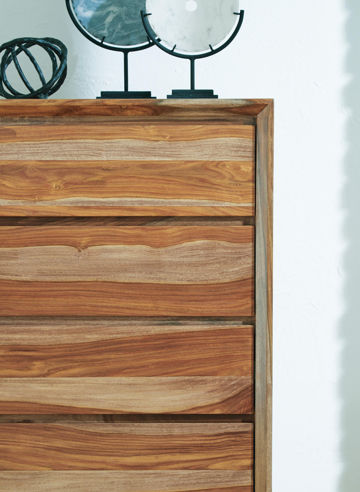 Dressonni Chest of Drawers in Brown, detail view