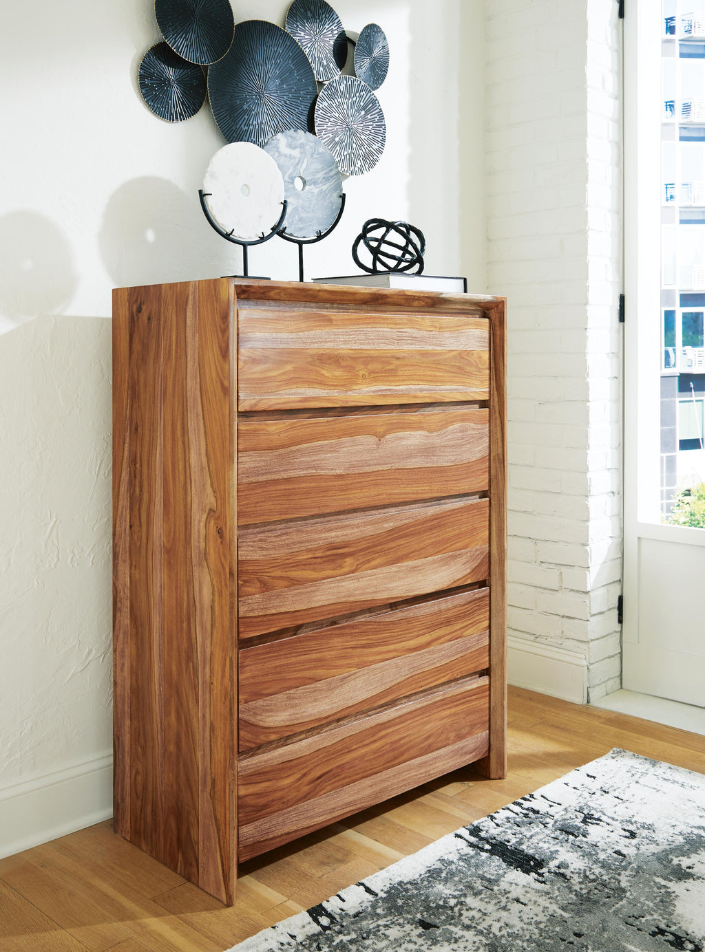 Dressonni Chest of Drawers in Brown, alternate view 3