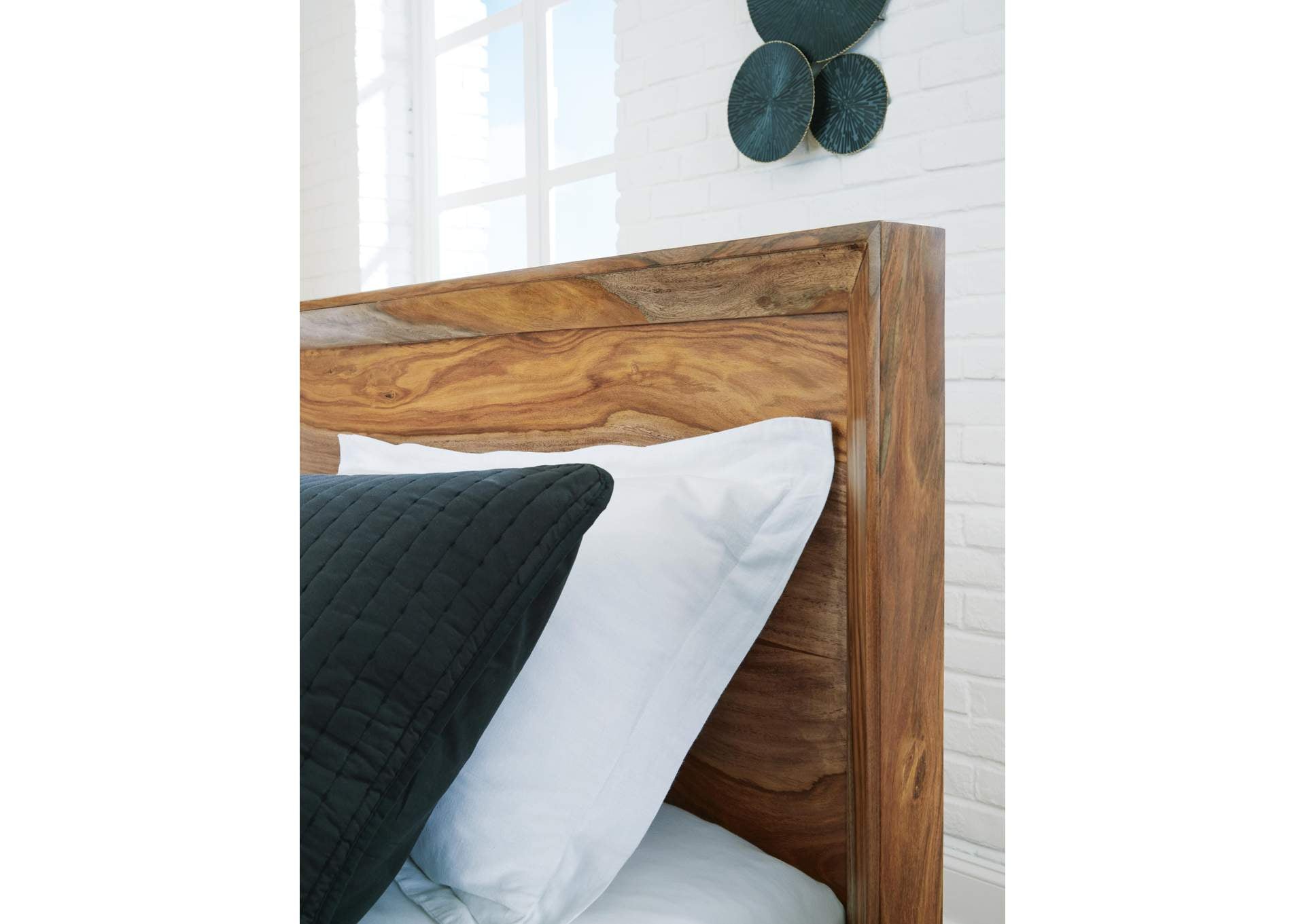 Dressonni California King Panel Bed with Mirrored Dresser detail