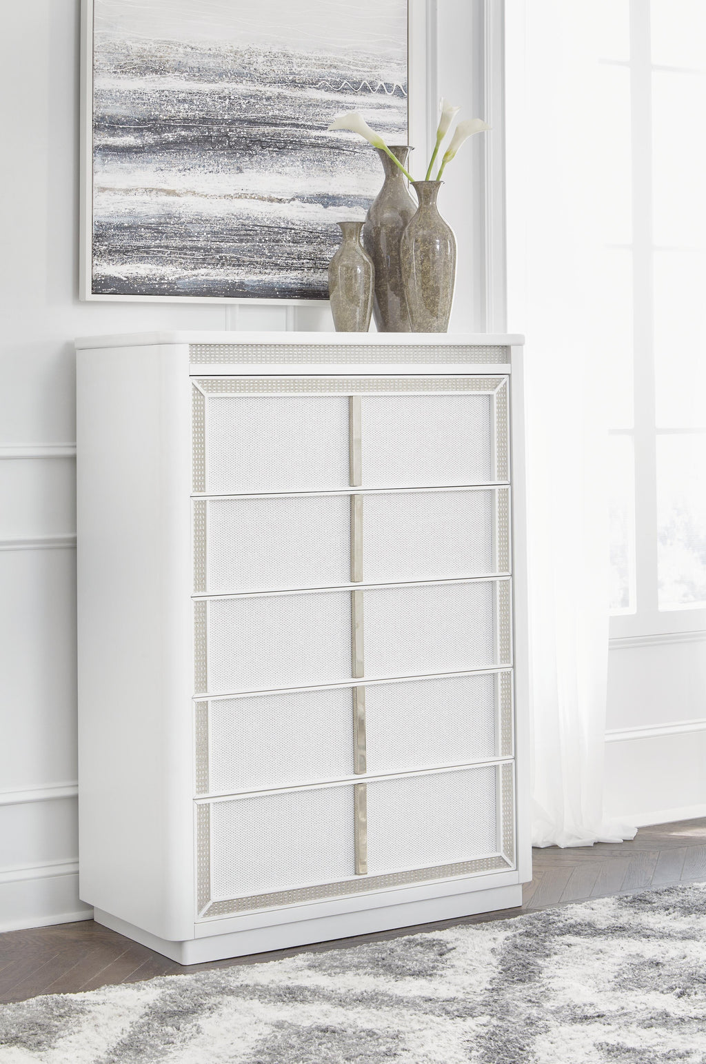 Chalanna Chest of Drawers in White, alternate view 3