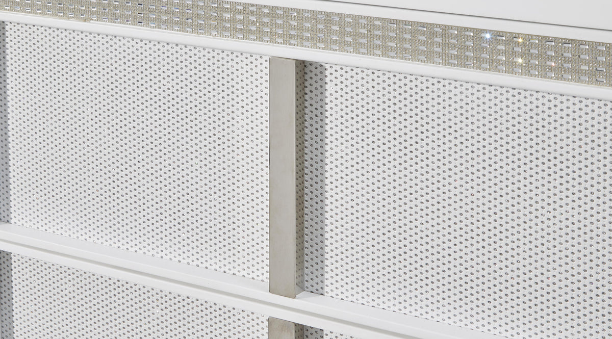 Chalanna Nightstand in White, detail view