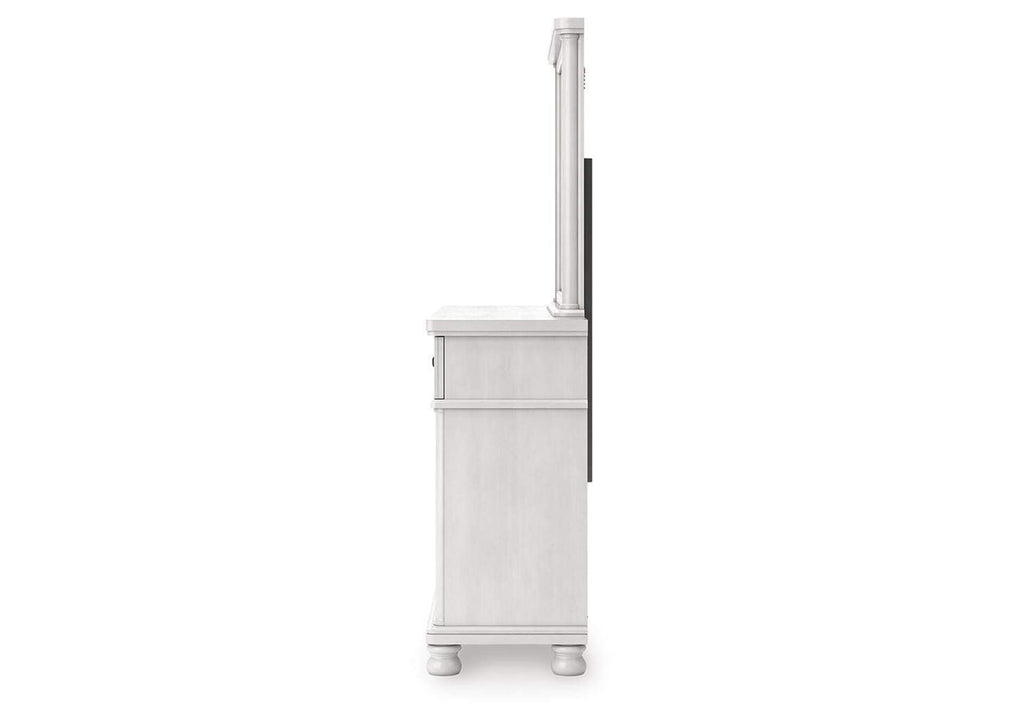 Chadworth Queen Poster Bed, Dresser and Mirror side view