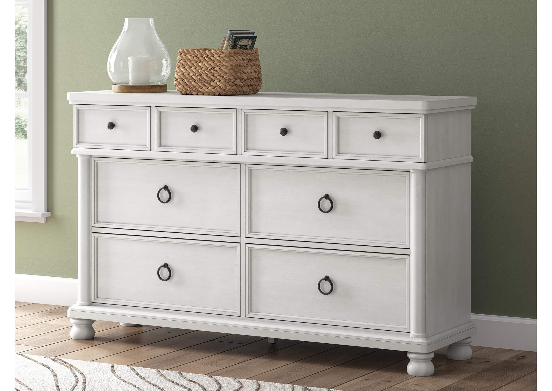 Chadworth Queen Poster Bed and Dresser