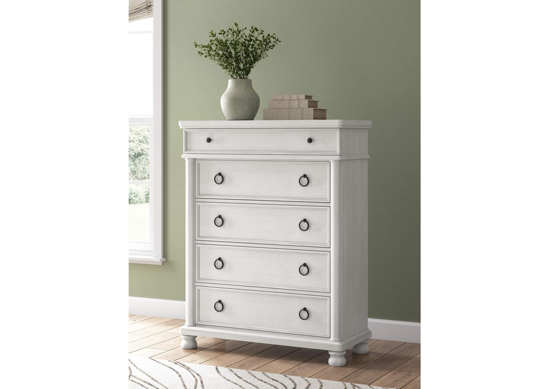 Chadworth Queen Poster Bed, Dresser and Chest