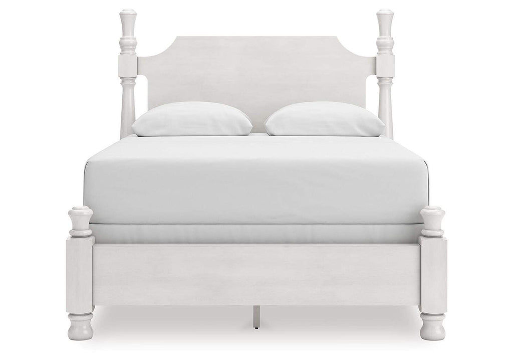 Chadworth Queen Poster Bed, Dresser and Nightstand front view
