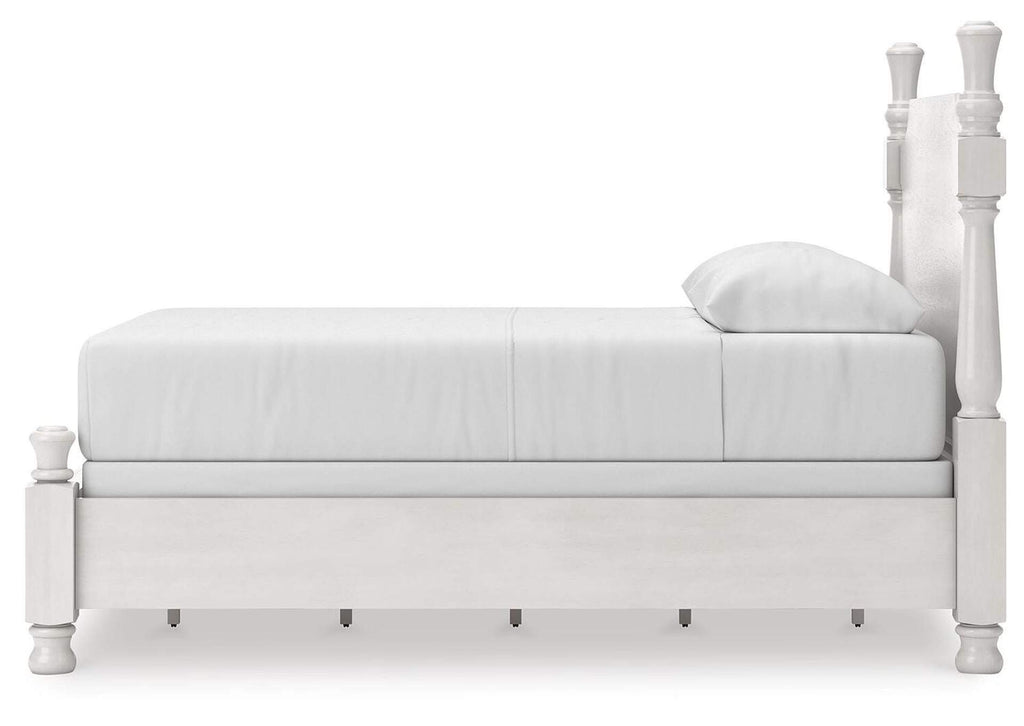 Chadworth Queen Poster Bed, Dresser, Mirror and Nightstand side view