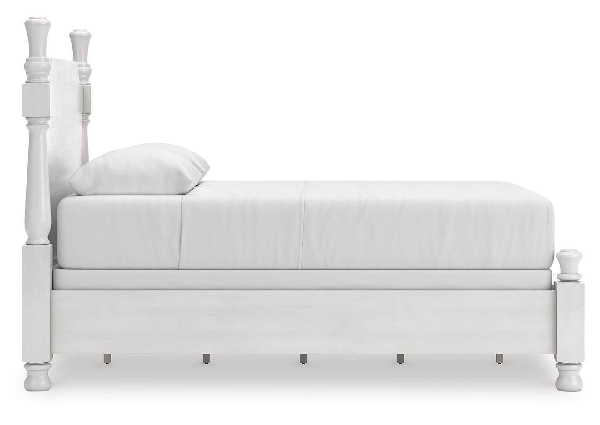 Chadworth Queen Poster Bed, Dresser, Mirror and Nightstand side view