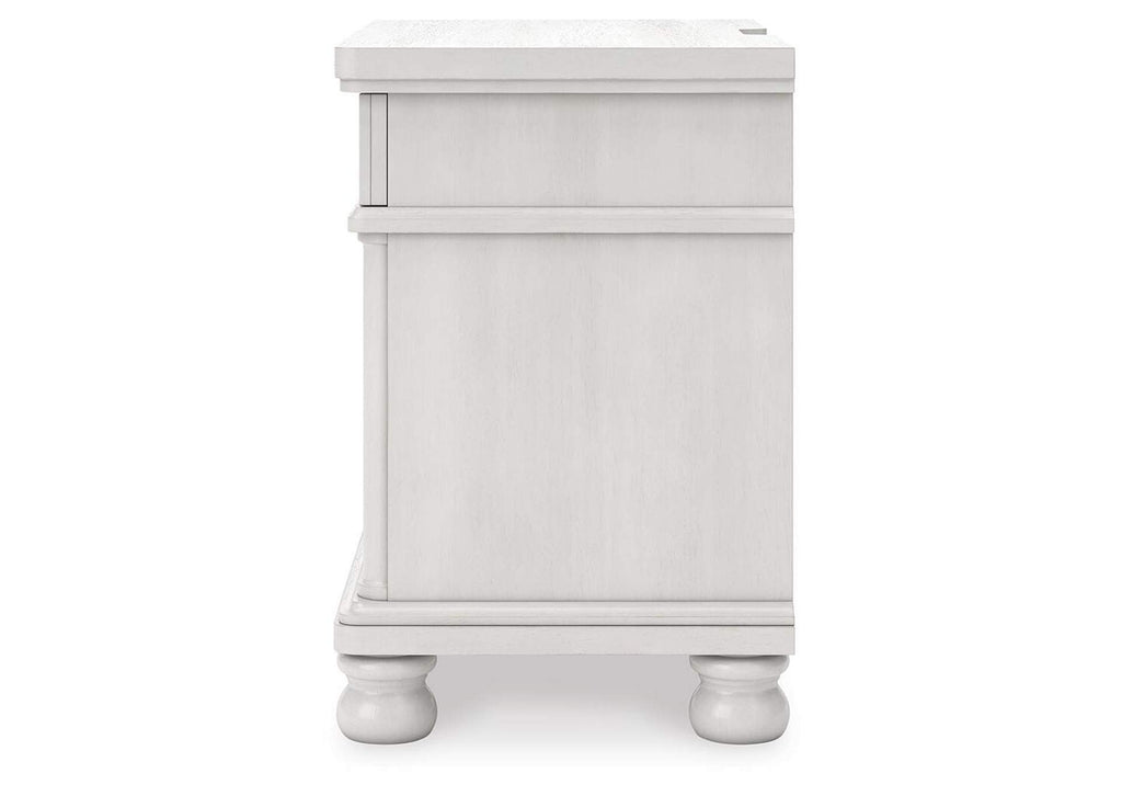 Chadworth King Poster Bed, Dresser and Nightstand side view