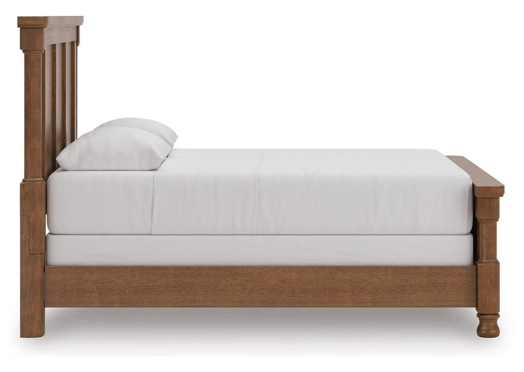 Chadworth Queen Poster Bed with Dresser and Nightstand side view