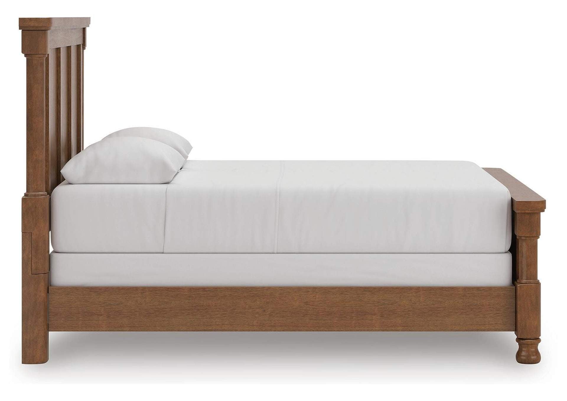 Chadworth Queen Poster Bed with Dresser and Nightstand side view