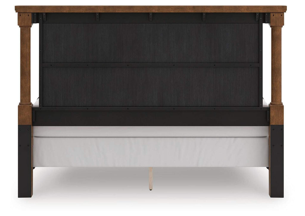 Chadworth California King Poster Bed with Dresser