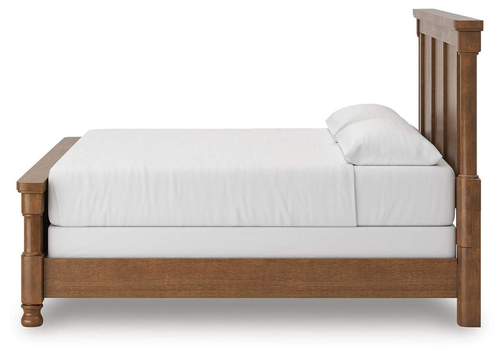 Chadworth California King Poster Bed with Dresser and Nightstand side view