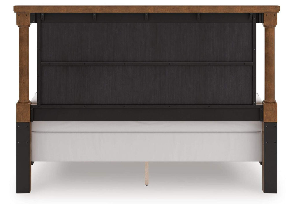Chadworth King Poster Bed with Mirrored Dresser and Nightstand