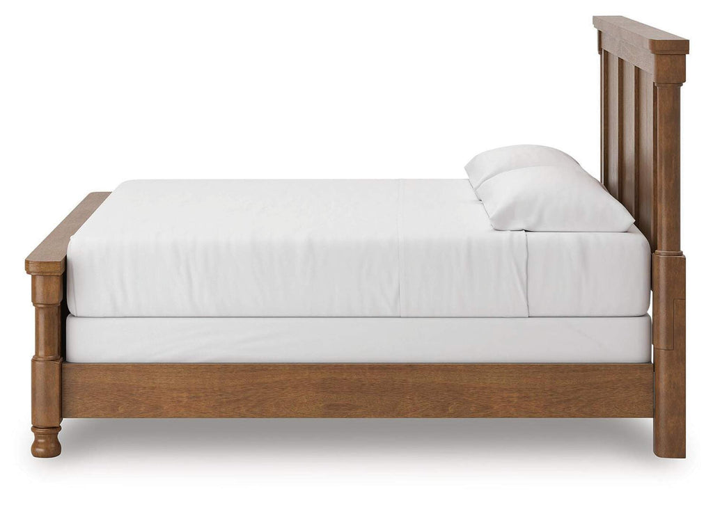 Chadworth California King Poster Bed with Dresser and Nightstand side view