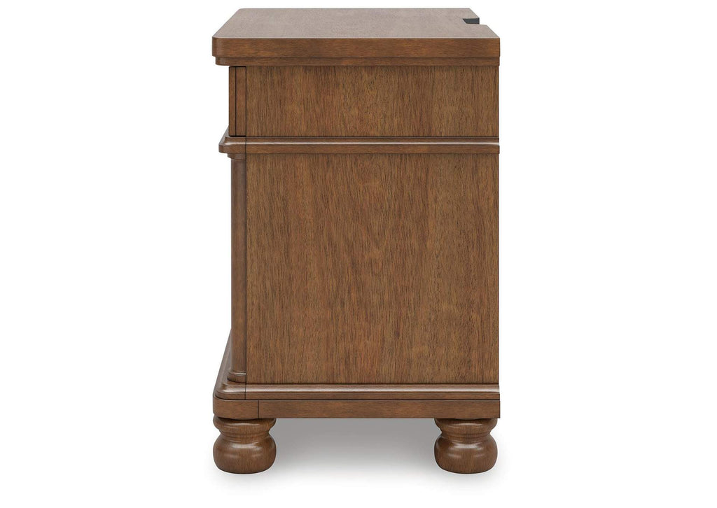 Chadworth Queen Poster Bed with Dresser and Nightstand side view