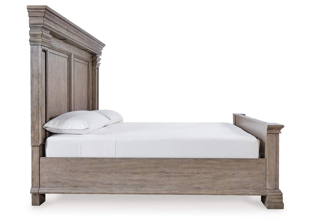Blairhurst California King Panel Bed with Mirrored Dresser and Nightstand side view