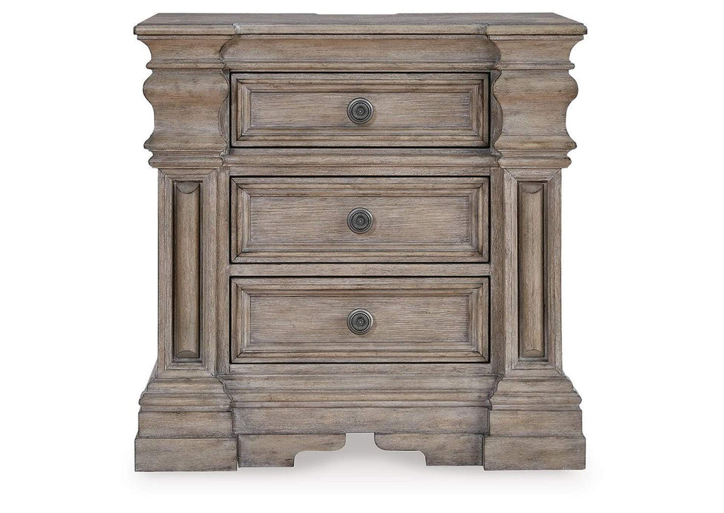 Blairhurst California King Panel Bed with Mirrored Dresser and Nightstand