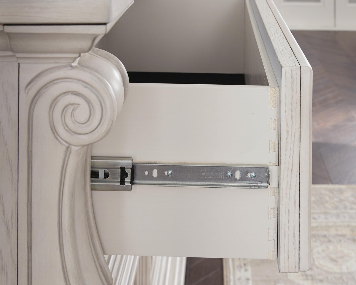 Bruchandi Dresser in Antique White, detail view