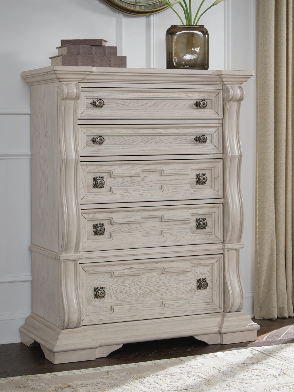 Bruchandi Chest of Drawers in Antique White, lifestyle view