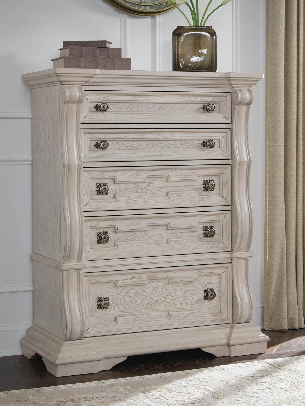 Bruchandi Chest of Drawers in Antique White, lifestyle view