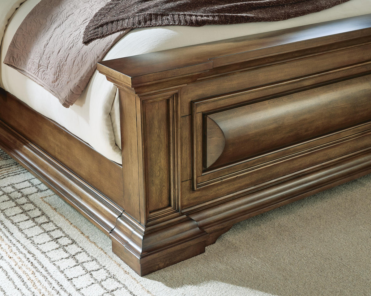 Frantanna King Panel Bed in Brown, detail view