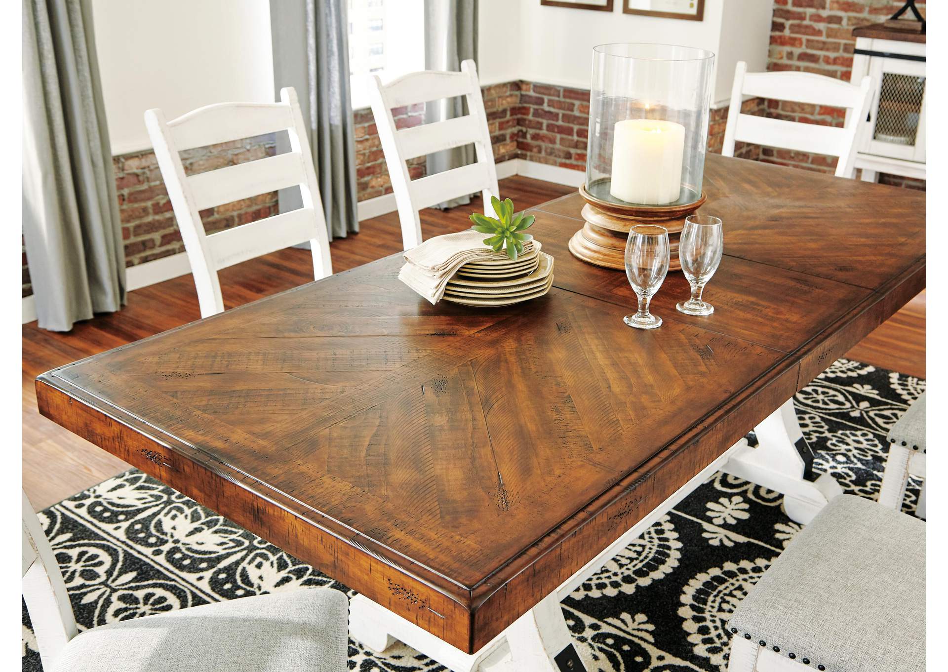 Valebeck Extendable Dining Table and 8 Chairs detail