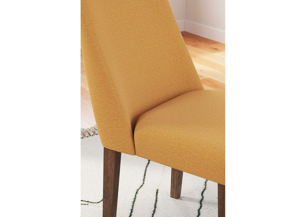 Lyncott Extendable Dining Table and 4 Chairs detail