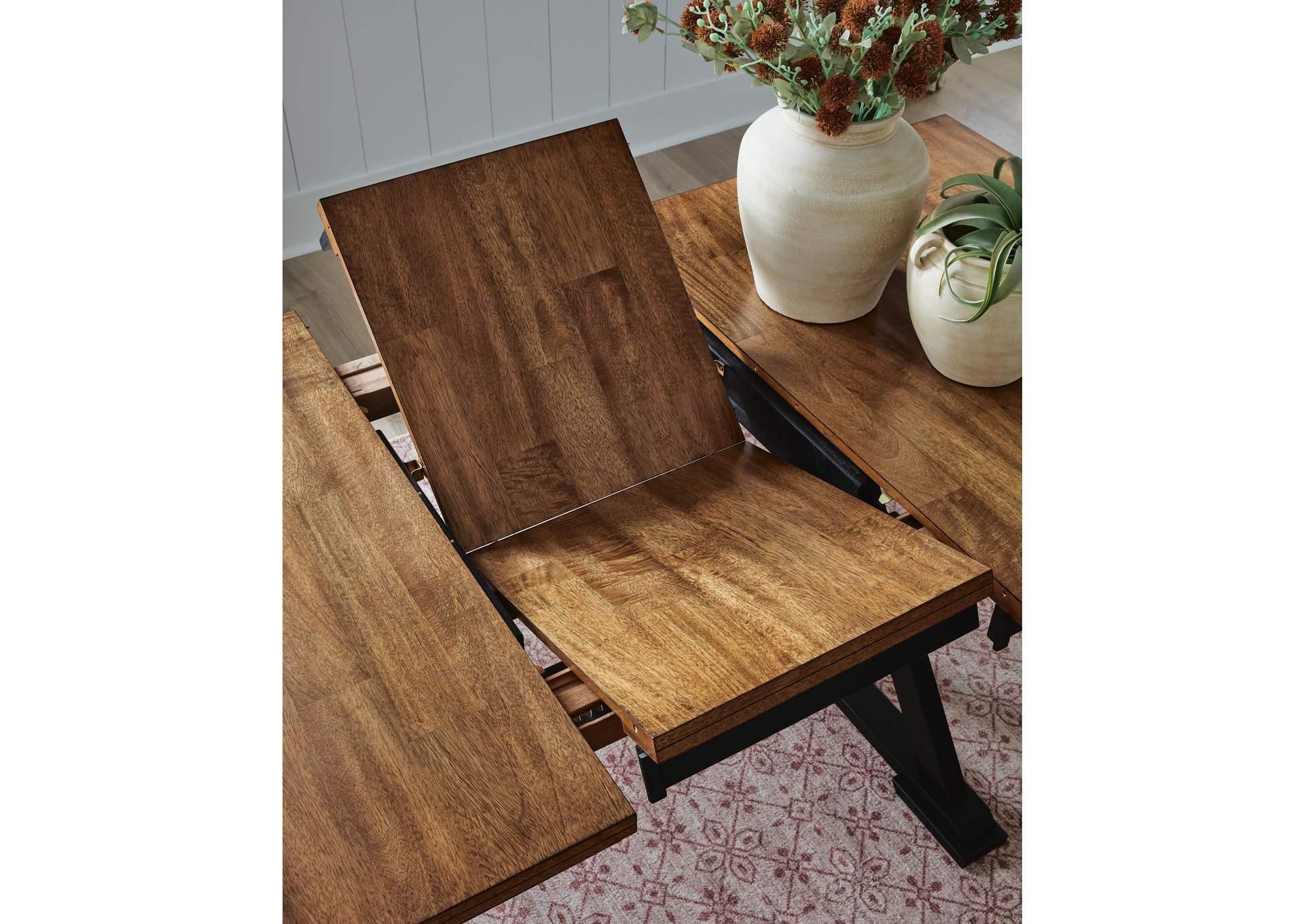 Wildenauer Counter Height Butterfly Extension Table detail