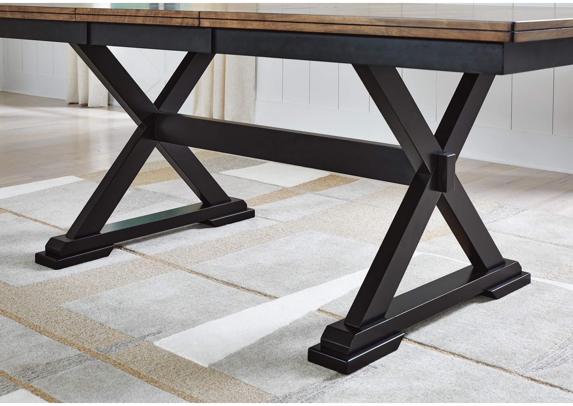 Wildenauer Dining Table and 4 Chairs detail