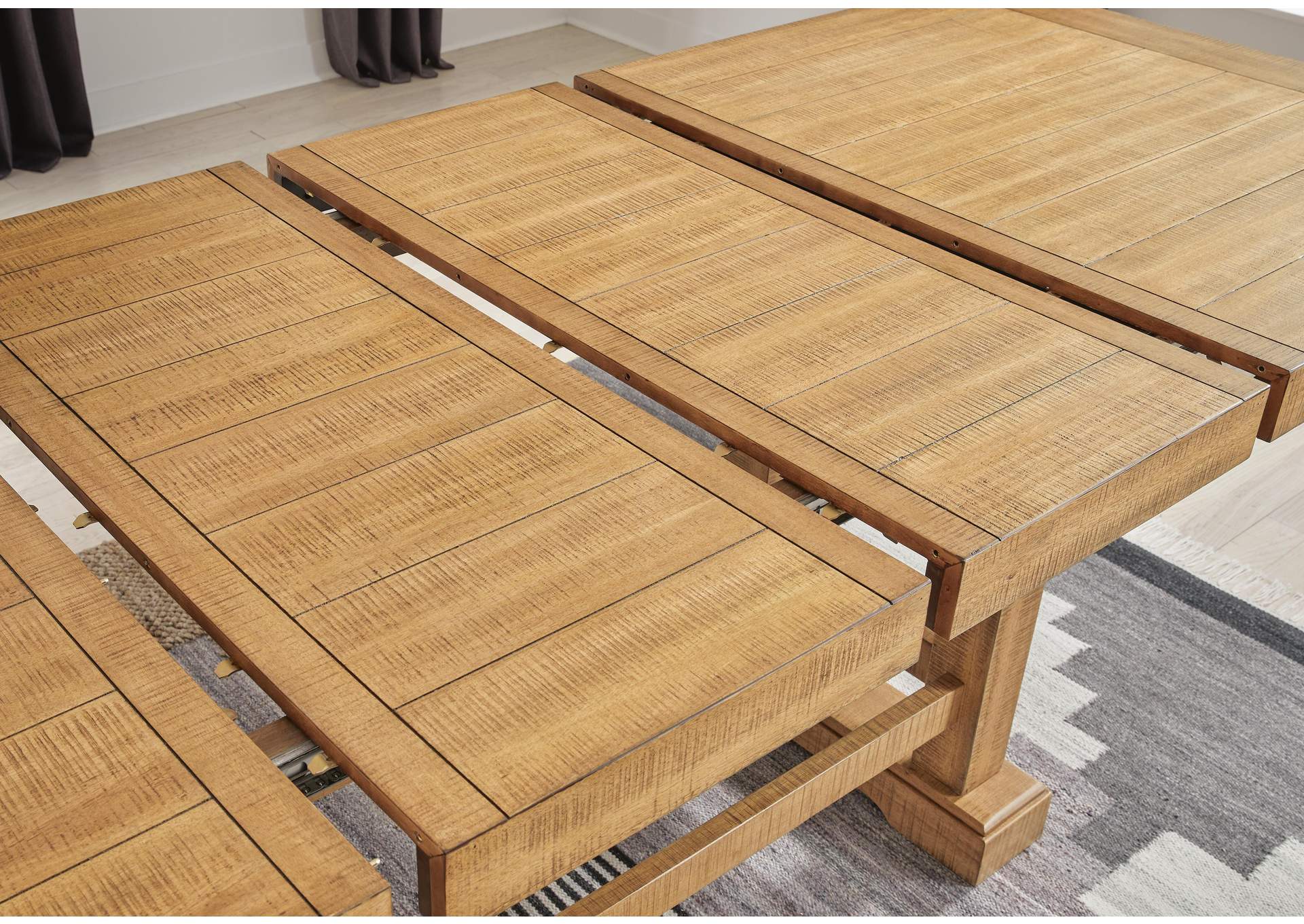 Havonplane Counter Height Extendable Dining Table and 4 Barstools detail